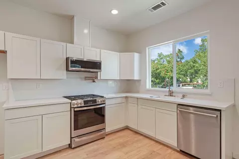 Kitchen - 1237 S Commerce St, Stockton, CA 95206 photo 2 of 6