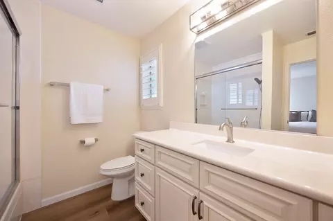 Bath - 4100 Alex Ln, Carmichael, CA 95608 photo 2 of 3