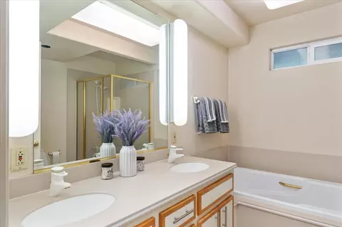 Bath - 840 Sandalwood Dr, Murphys, CA 95247 photo 1 of 4