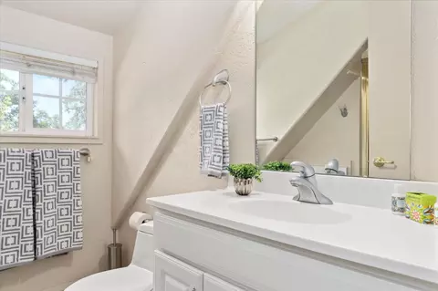 Bath - 840 Sandalwood Dr, Murphys, CA 95247 photo 3 of 4