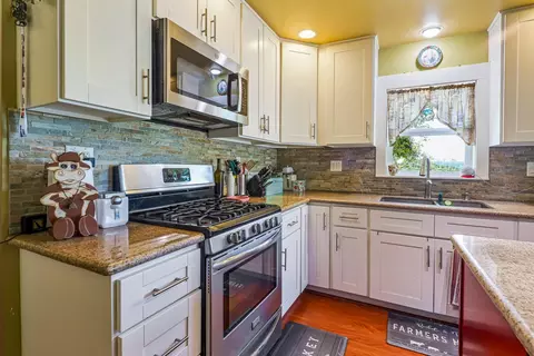 Kitchen - 457 Russell Rd, San Andreas, CA 95249 photo 3 of 3