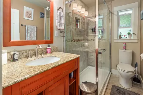 Bath - 457 Russell Rd, San Andreas, CA 95249 photo 1 of 2