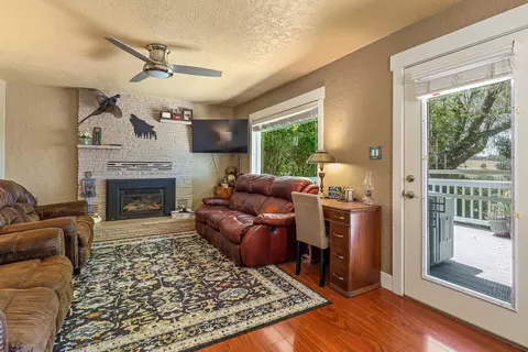 Living - 457 Russell Rd, San Andreas, CA 95249 photo 2 of 5