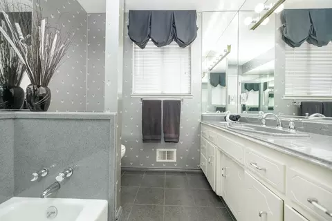 Bath - 501 Hamden Ln, Modesto, CA 95350 photo 4 of 9