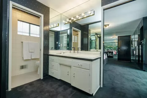 Bath - 501 Hamden Ln, Modesto, CA 95350 photo 8 of 9