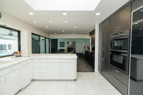 Kitchen - 501 Hamden Ln, Modesto, CA 95350 photo 8 of 10