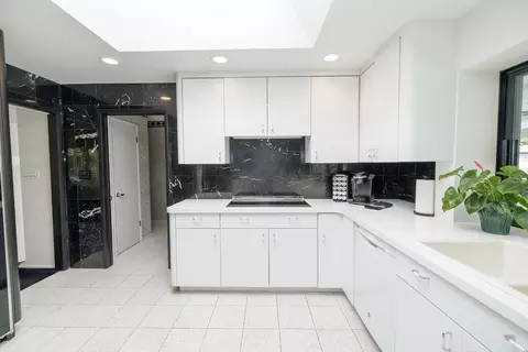 Kitchen - 501 Hamden Ln, Modesto, CA 95350 photo 10 of 10