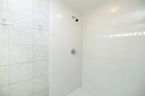 Bath - 501 Hamden Ln, Modesto, CA 95350 photo 3 of 9