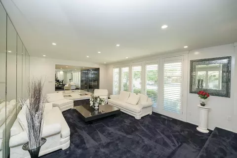 Living - 501 Hamden Ln, Modesto, CA 95350 photo 6 of 11
