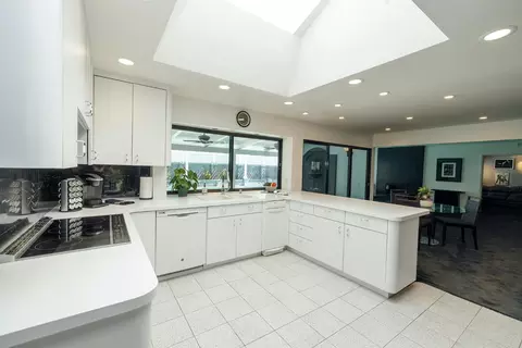 Kitchen - 501 Hamden Ln, Modesto, CA 95350 photo 7 of 10