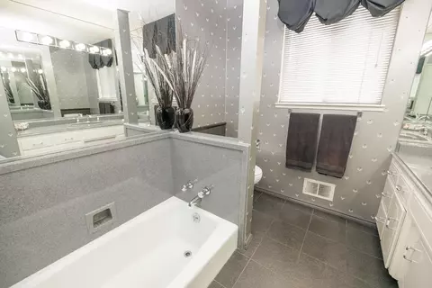 Bath - 501 Hamden Ln, Modesto, CA 95350 photo 5 of 9