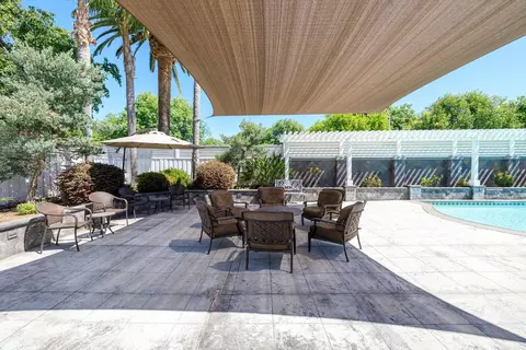 Exterior - 501 Hamden Ln, Modesto, CA 95350 photo 6 of 26