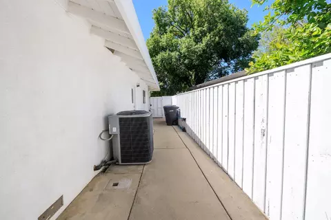 Exterior - 501 Hamden Ln, Modesto, CA 95350 photo 3 of 26