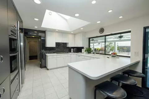 Kitchen - 501 Hamden Ln, Modesto, CA 95350 photo 5 of 10