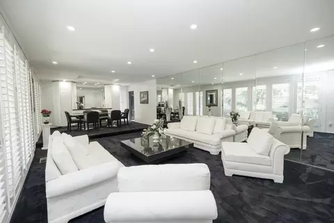 Living - 501 Hamden Ln, Modesto, CA 95350 photo 3 of 11