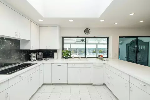 Kitchen - 501 Hamden Ln, Modesto, CA 95350 photo 6 of 10