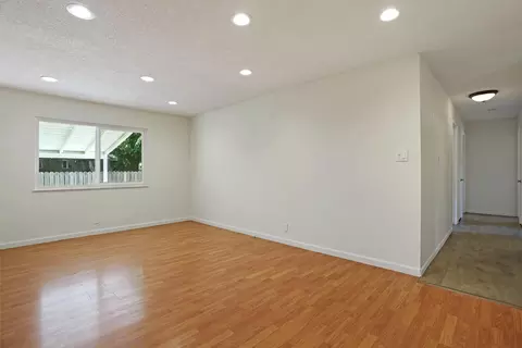 2052 Peach Dr, Modesto, CA 95350 photo 9