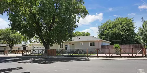 2052 Peach Dr, Modesto, CA 95350 photo 2