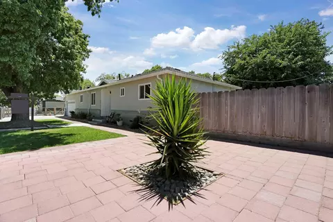 2052 Peach Dr, Modesto, CA 95350 photo 6