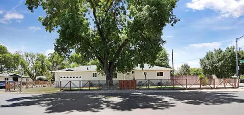 2052 Peach Dr, Modesto, CA 95350 photo 3