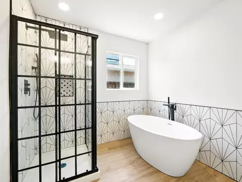 Bath - 1170 Aster Ln, Livermore, CA 94551 photo 3 of 4