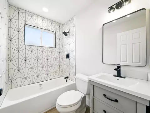 Bath - 1170 Aster Ln, Livermore, CA 94551 photo 1 of 4