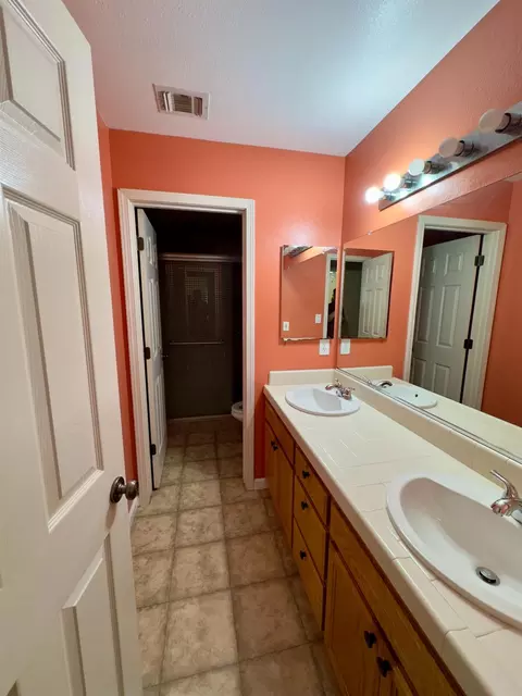 Bath - 1844 Quiet Brook Ct, Manteca, CA 95337 photo 1 of 4