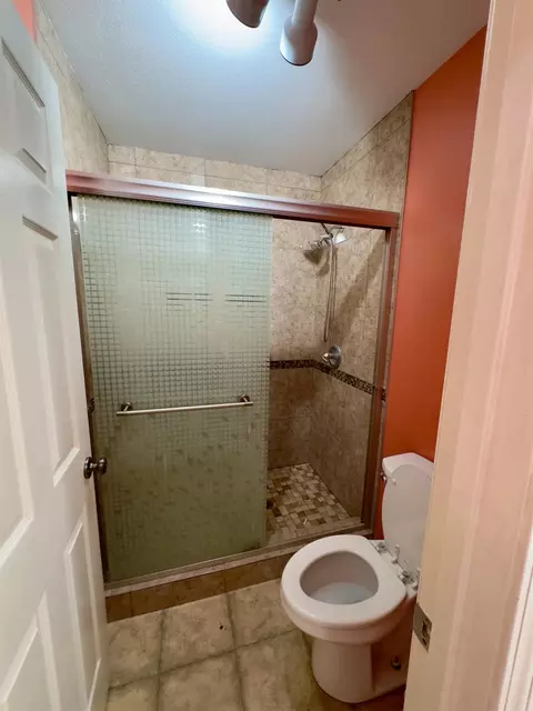 Bath - 1844 Quiet Brook Ct, Manteca, CA 95337 photo 2 of 4