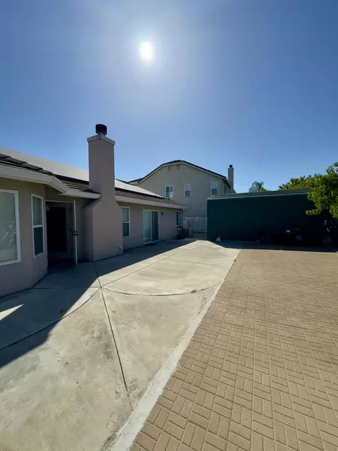 Exterior - 1844 Quiet Brook Ct, Manteca, CA 95337 photo 4 of 5