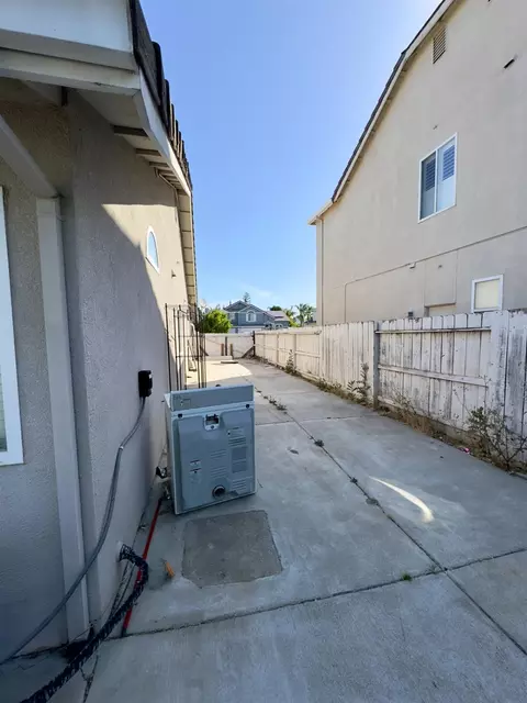 Exterior - 1844 Quiet Brook Ct, Manteca, CA 95337 photo 5 of 5