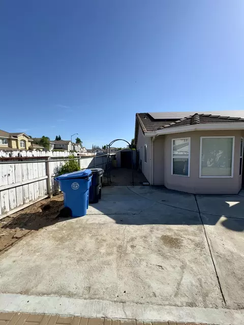 Exterior - 1844 Quiet Brook Ct, Manteca, CA 95337 photo 3 of 5