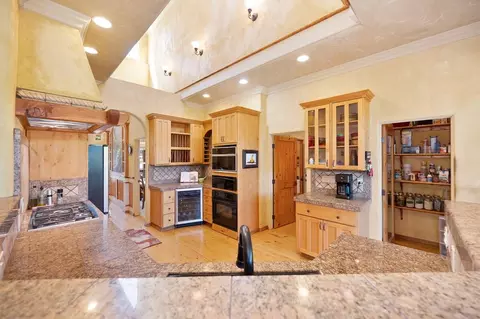 Kitchen - 9344 Cherry Ave, Orangevale, CA 95662 photo 3 of 9