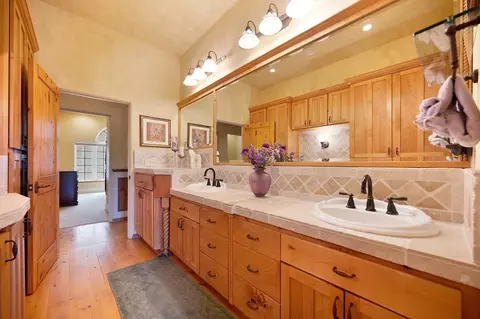 Bath - 9344 Cherry Ave, Orangevale, CA 95662 photo 4 of 6