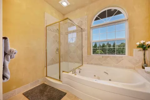 Bath - 9344 Cherry Ave, Orangevale, CA 95662 photo 3 of 6