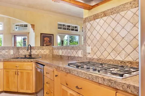 Kitchen - 9344 Cherry Ave, Orangevale, CA 95662 photo 8 of 9
