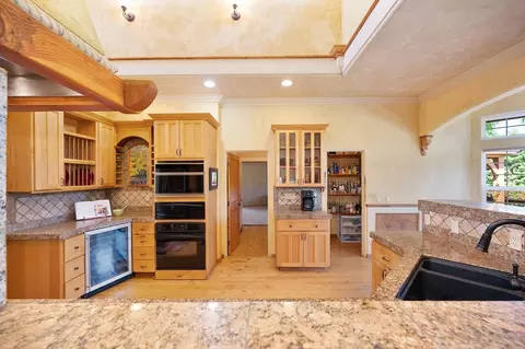Kitchen - 9344 Cherry Ave, Orangevale, CA 95662 photo 4 of 9