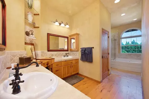 Bath - 9344 Cherry Ave, Orangevale, CA 95662 photo 1 of 6