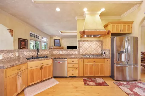 Kitchen - 9344 Cherry Ave, Orangevale, CA 95662 photo 7 of 9