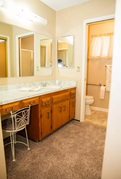 Bath - 3400 Vanderbilt Ave, Turlock, CA 95382 photo 2 of 2