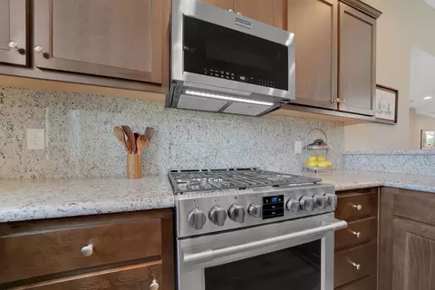 Kitchen - 2058 Thomas Dr, Jackson, CA 95642 photo 4 of 7