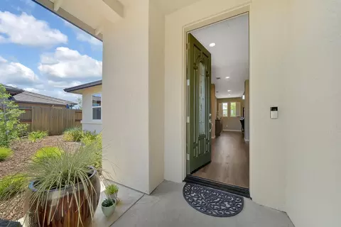 Entry Way - 2058 Thomas Dr, Jackson, CA 95642 photo 1 of 7