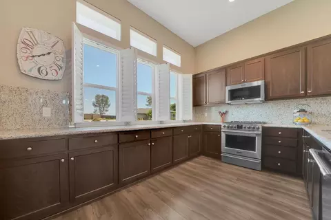 Kitchen - 2058 Thomas Dr, Jackson, CA 95642 photo 3 of 7