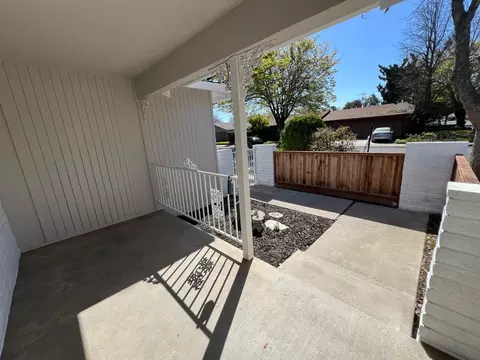 601 Riddle Ct, Modesto, CA 95356 photo 2