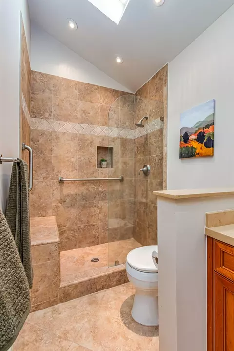 Bath - 715 E Ranch Rd, Sacramento, CA 95825 photo 3 of 4