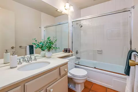 Bath - 715 E Ranch Rd, Sacramento, CA 95825 photo 4 of 4