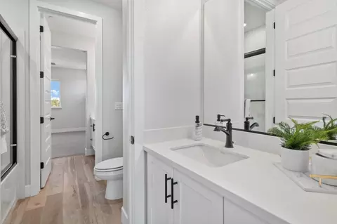 Bath - 903 River Bend Dr, Lathrop, CA 95330 photo 8 of 9