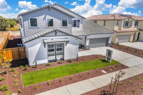 Exterior - 903 River Bend Dr, Lathrop, CA 95330 photo 9 of 11