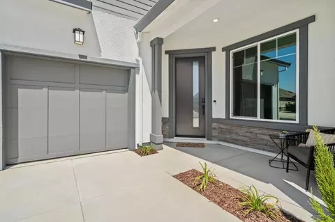 Exterior - 903 River Bend Dr, Lathrop, CA 95330 photo 4 of 11