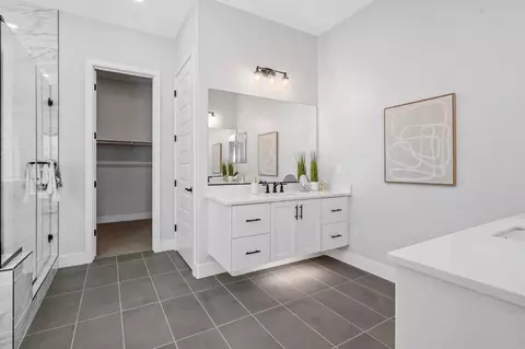 Bath - 903 River Bend Dr, Lathrop, CA 95330 photo 3 of 9