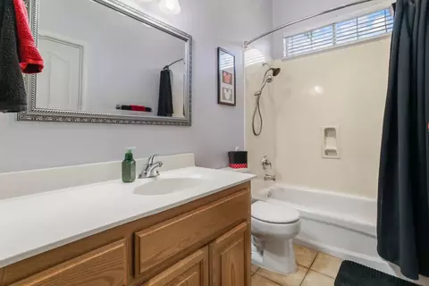 Bath - 2351 Robert Gabriel Dr, Tracy, CA 95377 photo 2 of 3